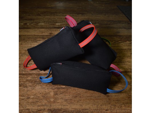 NYLCOT COUSSIN Boudin à mordre 30x14cm noir avec 2 sangle